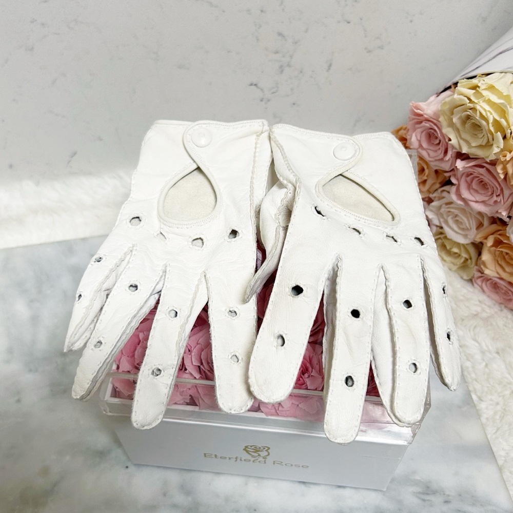 Authentic Bottega Veneta White Lambskin Leather Driving Gloves - Picture 3 of 11